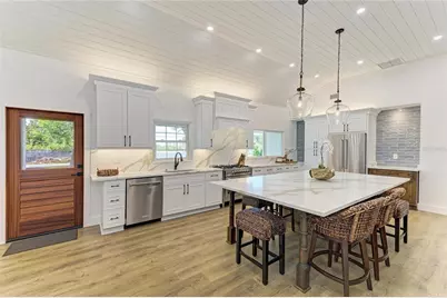 8245 Longbay Boulevard, Sarasota, FL 34243 - Photo 9