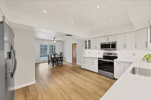 2115 Shadow Oaks Rd, Sarasota, FL 34240 - Photo 13