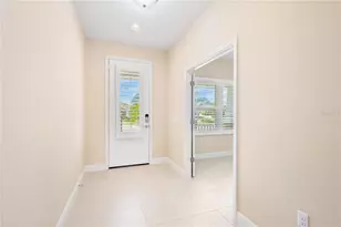 3835 Autumn Fern Ter, Sarasota, FL 34243 - Photo 3