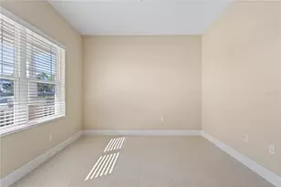 3835 Autumn Fern Ter, Sarasota, FL 34243 - Photo 5