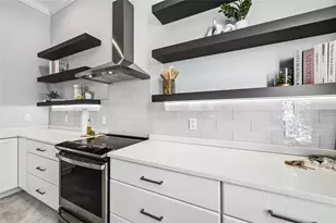 4078 65th Pl E, Sarasota, FL 34243 - Photo 13