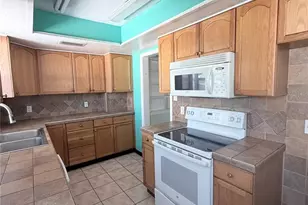 2171 Orchid St, Sarasota, FL 34239 - Photo 7