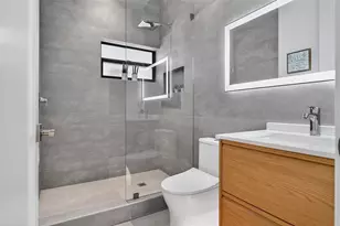 2306 Valencia Dr, Sarasota, FL 34239 - Photo 31