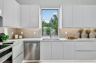 2306 Valencia Dr, Sarasota, FL 34239 - Photo 19