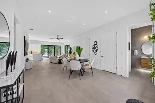 2306 Valencia Dr, Sarasota, FL 34239 - Photo 5