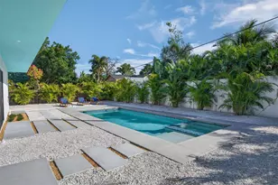 2306 Valencia Dr, Sarasota, FL 34239 - Photo 31