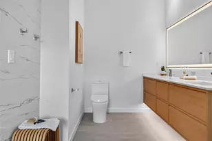 2306 Valencia Dr, Sarasota, FL 34239 - Photo 23