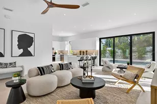 2306 Valencia Dr, Sarasota, FL 34239 - Photo 11