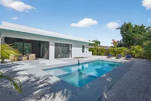 2306 Valencia Dr, Sarasota, FL 34239 - Photo 33