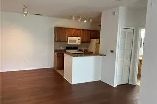 8387 38th St Cir E, Sarasota, FL 34243 - Photo 7