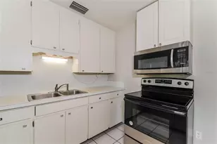 2897 Oak St, Sarasota, FL 34237 - Photo 9