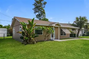 2897 Oak St, Sarasota, FL 34237 - Photo 3