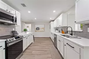 2054 Racimo Dr, Sarasota, FL 34240 - Photo 9