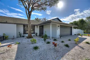 2054 Racimo Dr, Sarasota, FL 34240 - Photo 3