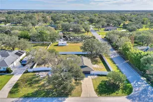 2054 Racimo Dr, Sarasota, FL 34240 - Photo 9