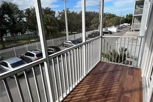 2700 Coconut Bay Ln, Sarasota, FL 34237 - Photo 5