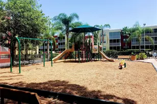 2700 Coconut Bay Ln, Sarasota, FL 34237 - Photo 21