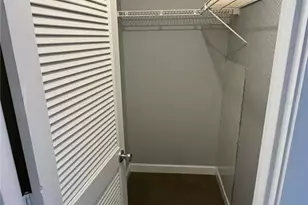 2700 Coconut Bay Ln, Sarasota, FL 34237 - Photo 9