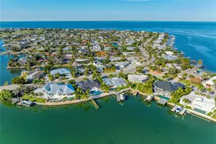 605 Key Royale Dr, Holmes Beach, FL 34217 - Photo 89