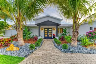 605 Key Royale Dr, Holmes Beach, FL 34217 - Photo 5