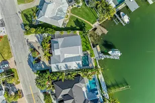 605 Key Royale Dr, Holmes Beach, FL 34217 - Photo 93