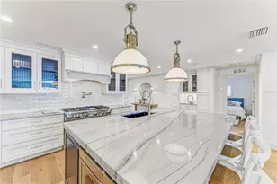 605 Key Royale Dr, Holmes Beach, FL 34217 - Photo 17