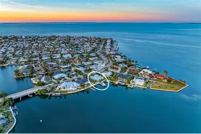 605 Key Royale Drive, Holmes Beach, FL 34217 - Photo 9