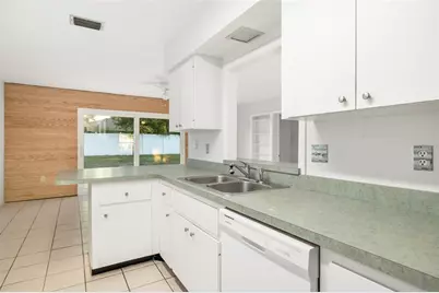 2208 34th Street W, Bradenton, FL 34205 - Photo 9