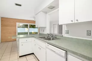 2208 34th St W, Bradenton, FL 34205 - Photo 9