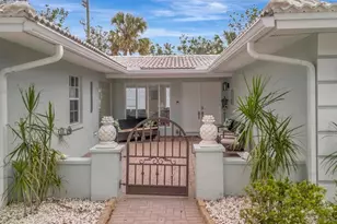 567 Venice Ln, Sarasota, FL 34242 - Photo 7