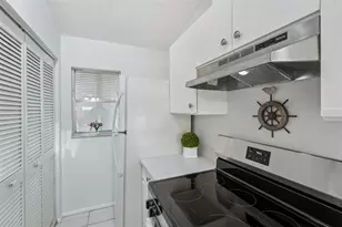 5382 Royal Palm Ave, Sarasota, FL 34234 - Photo 5