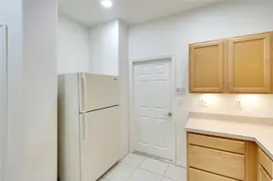 4253 Cascade Falls Dr, Sarasota, FL 34243 - Photo 9