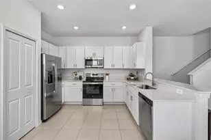 2632 Sunray Venus Wy, Ruskin, FL 33570 - Photo 11