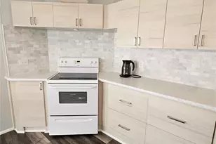 305 Oakwood Blvd E, Sarasota, FL 34237 - Photo 23