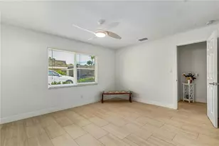 1900 Benjamin Franklin Dr, Sarasota, FL 34236 - Photo 37