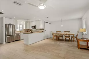 1900 Benjamin Franklin Dr, Sarasota, FL 34236 - Photo 17
