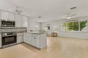 1900 Benjamin Franklin Dr, Sarasota, FL 34236 - Photo 15