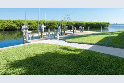 560 Harbor Point Road, Longboat Key, FL 34228 - Photo 53