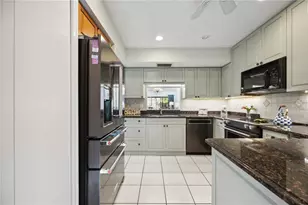 2584 Arboretum Cir, Sarasota, FL 34232 - Photo 9