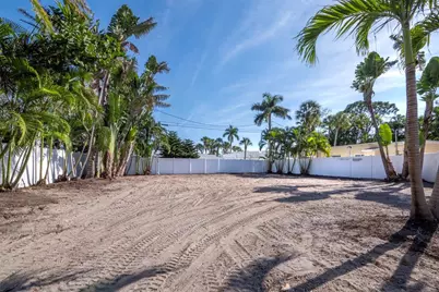 335 N Washington Drive, Sarasota, FL 34236 - Photo 13