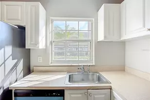 4275 Castlebridge Ln, Sarasota, FL 34238 - Photo 9