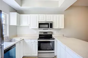 4275 Castlebridge Ln, Sarasota, FL 34238 - Photo 7