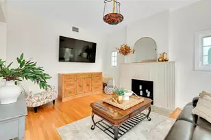 446 Burns Ct, Sarasota, FL 34236 - Photo 5