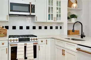 446 Burns Ct, Sarasota, FL 34236 - Photo 13