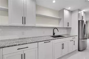 3119 Pinecrest St, Sarasota, FL 34239 - Photo 11