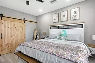 3827 Parkridge Cir, Sarasota, FL 34243 - Photo 17