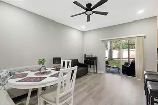 3827 Parkridge Cir, Sarasota, FL 34243 - Photo 9