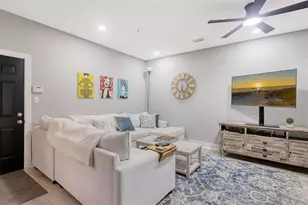 3827 Parkridge Cir, Sarasota, FL 34243 - Photo 3