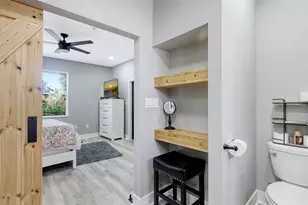 3827 Parkridge Cir, Sarasota, FL 34243 - Photo 23