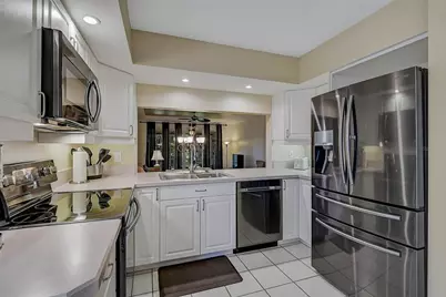 7341 Golf Pointe Circle, Sarasota, FL 34243 - Photo 9